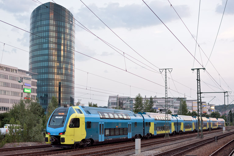 Stadler "Kiss" ET 601 als DbZ 82049 bei km 15,6 (Juli 2015)
