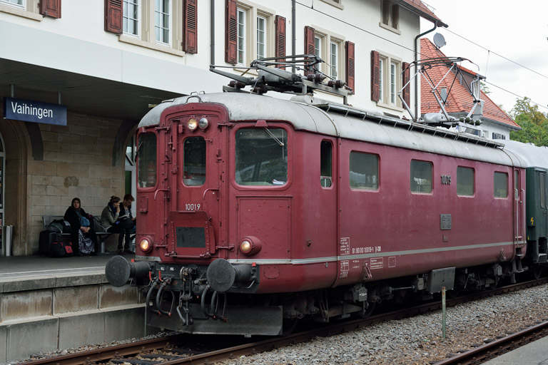 Re 4/4 I 10019 mit DPF 347 bei km 15,6 (September 2015)