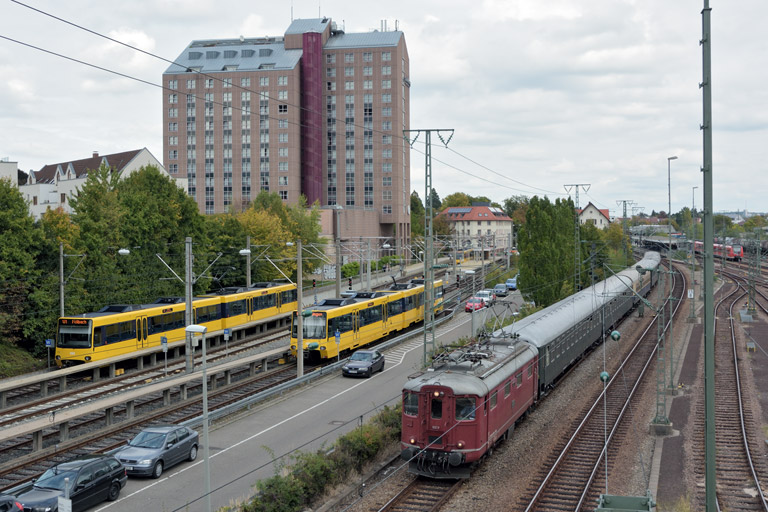 Re 4/4 I 10019 mit DPF 347 bei km 15,8 (September 2015)
