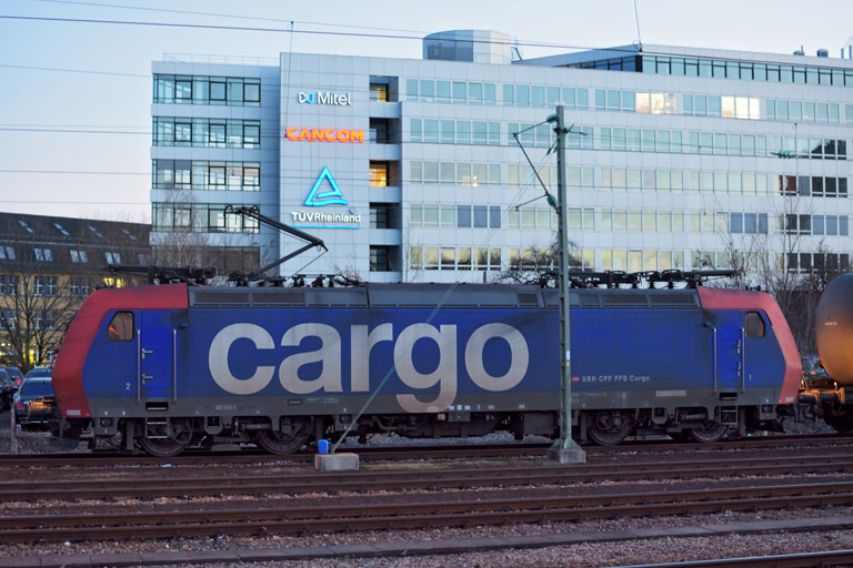 482 020 bei km 15,6 (Dezember 2015)