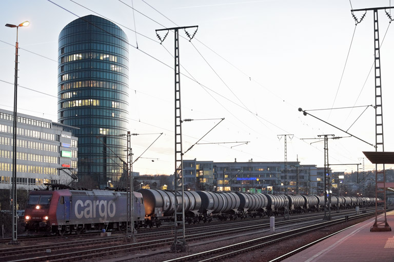 482 020 bei km 15,6 (Dezember 2015)