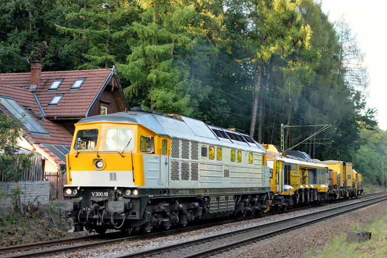 V 300.18 mit DGV 92240 bei km 18,2 (September 2015)