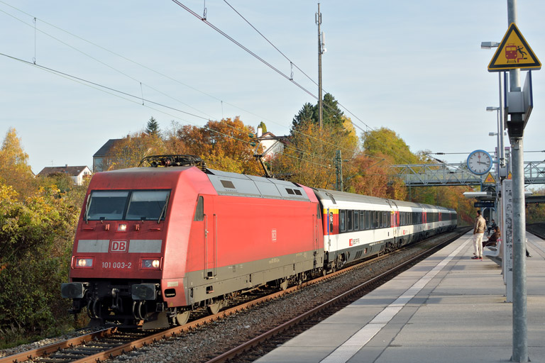 101 003 mit IC 186 bei km 14,2 (November 2016)