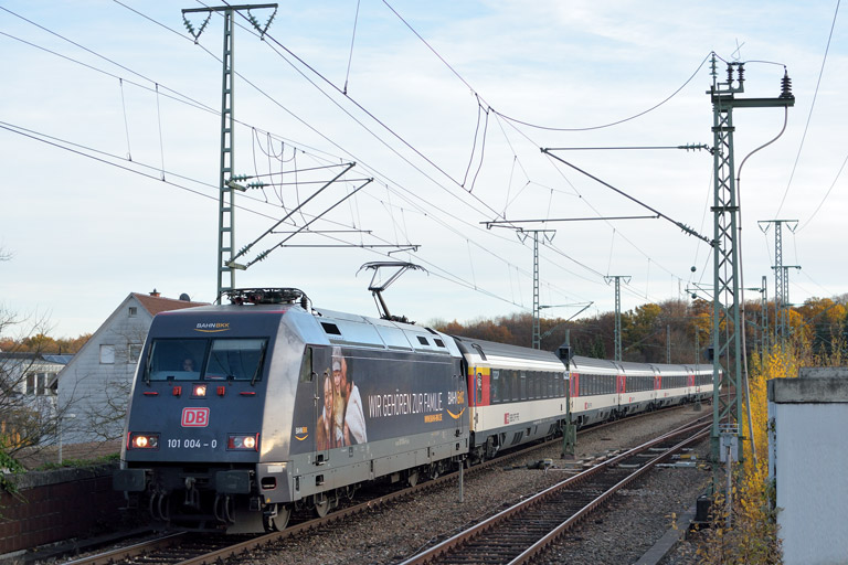 101 004 mit IC 186 bei km 16,8 (November 2016)