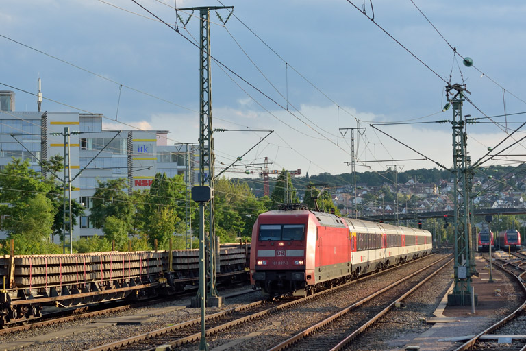 101 007 mit IC 182 bei km 15,8 (Juli 2016)