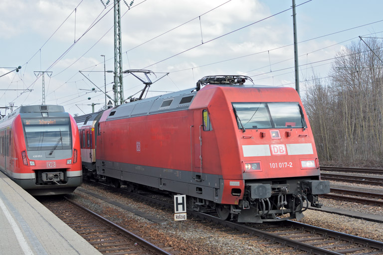 101 017 mit IC 185 bei km 15,4 (M&auml;rz 2016)