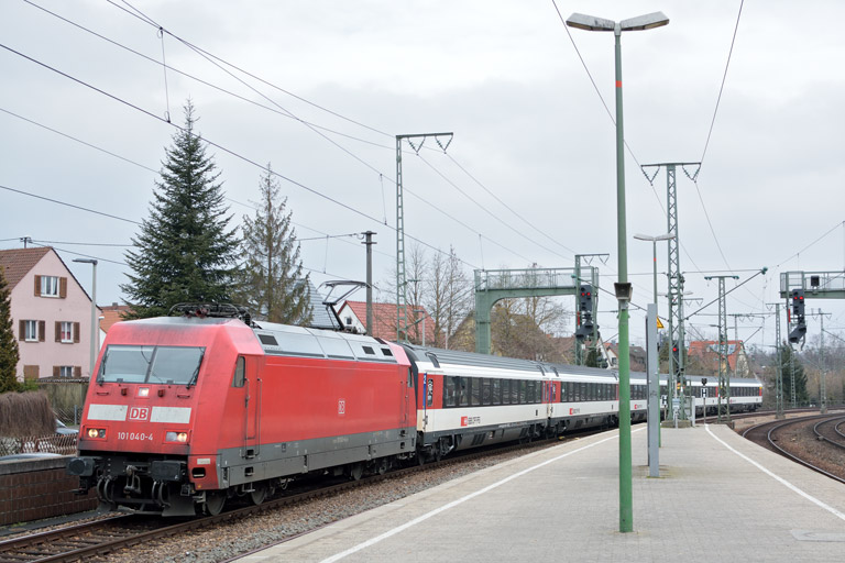 101 040 mit IC 183 bei km 16,8 (M&auml;rz 2016)