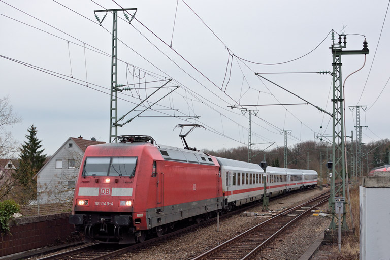 101 040 mit IC 932 bei km 16,8 (M&auml;rz 2016)