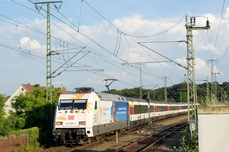 101 055 mit IC 182 bei km 16,8 (Juli 2016)