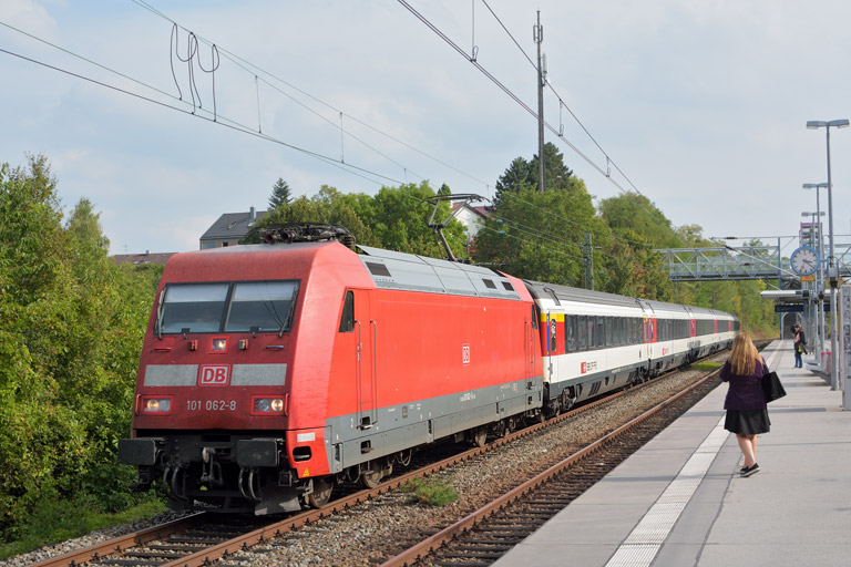 101 062 mit IC 186 bei km 14,2 (September 2016)