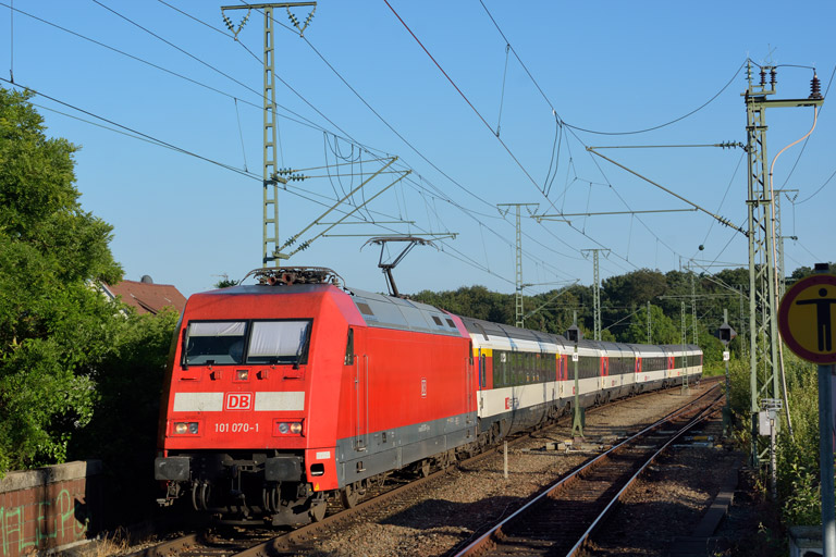 101 070 mit IC 182 bei km 16,8 (Juli 2016)