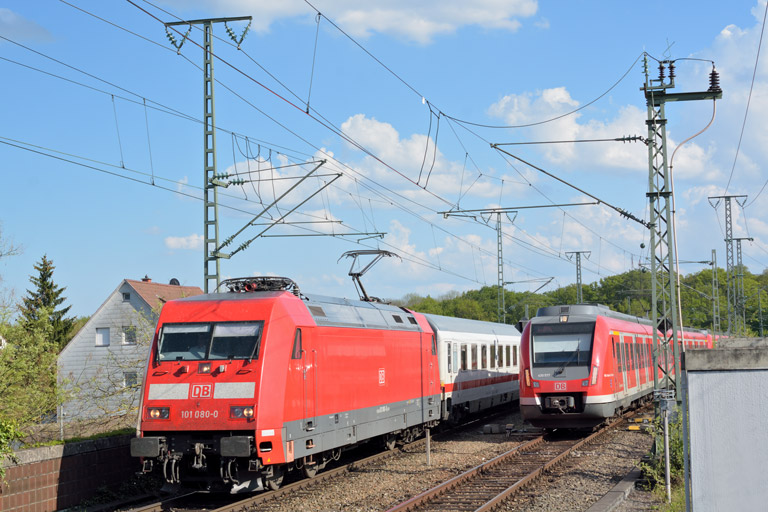 101 080 mit IC 934 bei km 16,8 (Mai 2016)