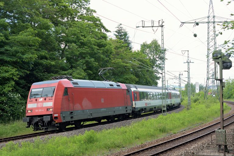 101 101 mit IC 281 bei km 17,4 (Juni 2016)