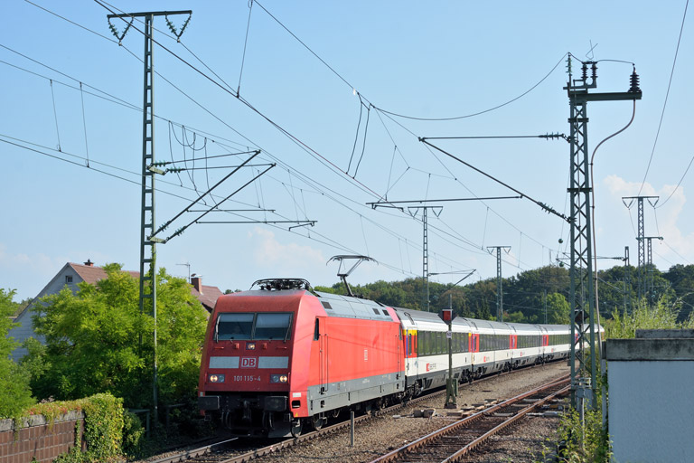 101 115 mit IC 186 bei km 16,8 (September 2016)
