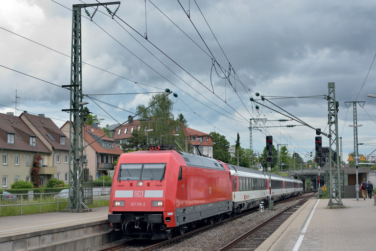 101 116 mit IC 283 bei km 15,6 (Juni 2016)