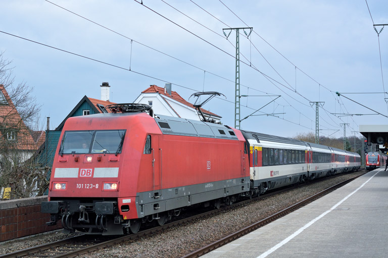 101 123 mit IC 186 bei km 16,8 (M&auml;rz 2016)
