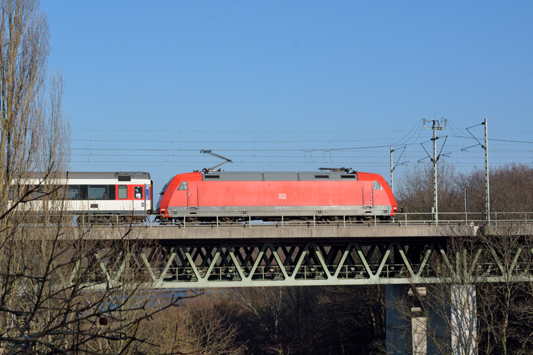 101 123 mit IC 281 bei km 14,6 (M&auml;rz 2016)