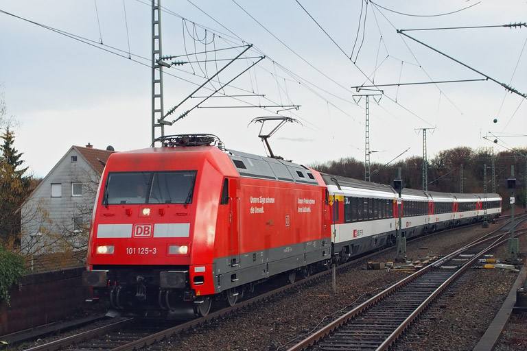 101 125 mit IC 186 bei km 16,8 (Januar 2016)