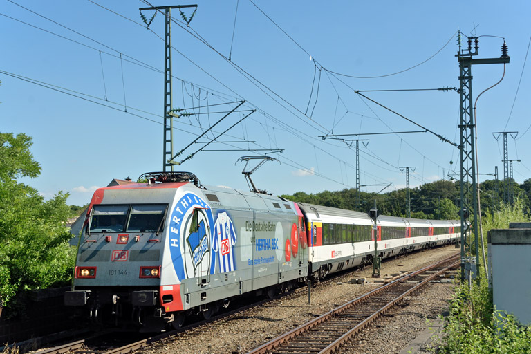 101 144 mit IC 186 bei km 16,8 (August 2016)