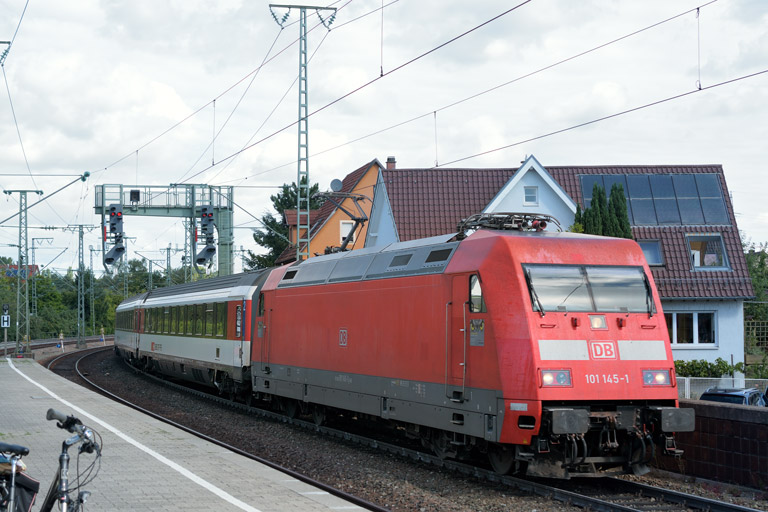 101 145 mit IC 183 bei km 16,8 (August 2016)