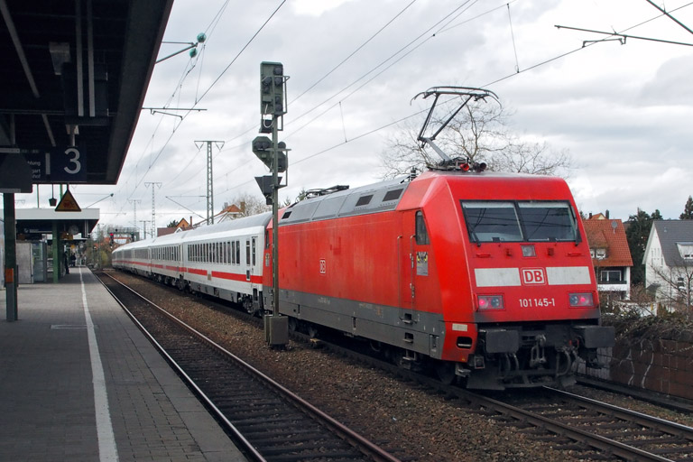 101 145 mit IC 936 bei km 16,8 (M&auml;rz 2016)