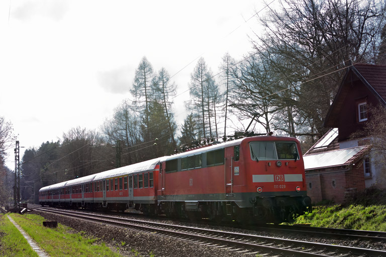 111 029 mit RB 19377 bei km 18,2 (April 2016)