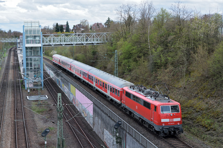 111 043 mit RB 19377 bei km 14,0 (April 2016)