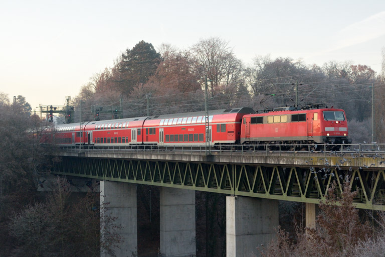 111 079 mit RE 19074 bei km 14,6 (Dezember 2016)