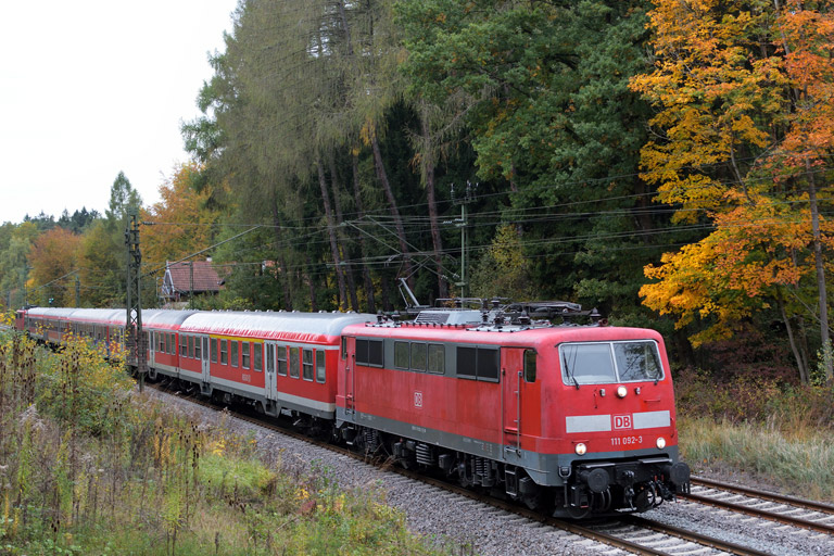 111 092 mit RE 19038 bei km 18,2 (Oktober 2016)