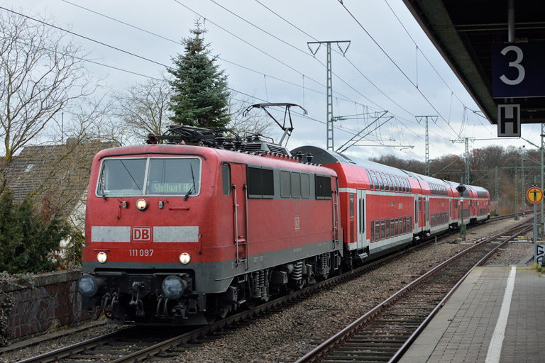 111 097 mit RE 19034 bei km 16,8 (Dezember 2016)