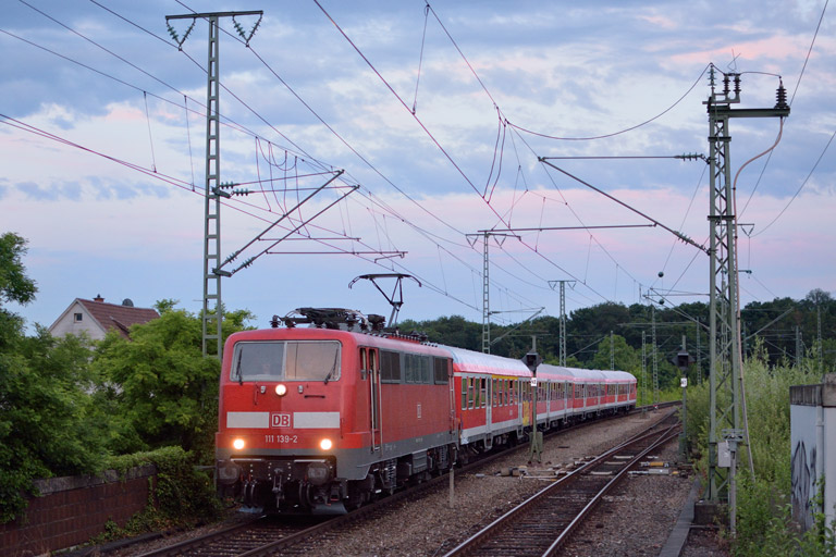 111 139 mit RB 19076 bei km 16,8 (Juli 2016)
