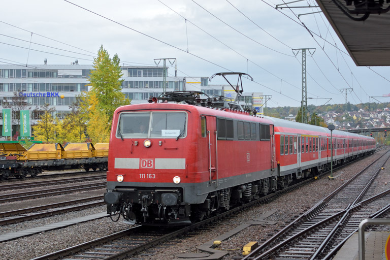 111 163 mit RB 19380 bei km 15,8 (Oktober 2016)