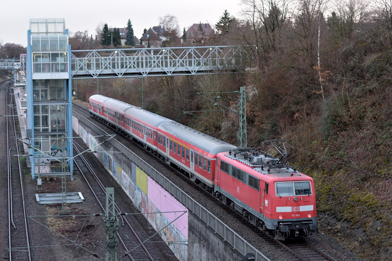 111 164 mit RB 19377 bei km 14,0 (Februar 2016)