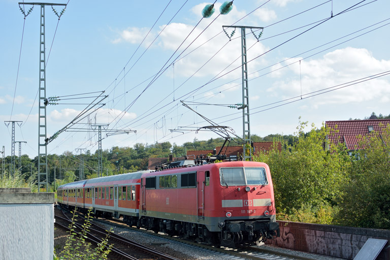 111 167 mit RB 19377 bei km 16,8 (August 2016)