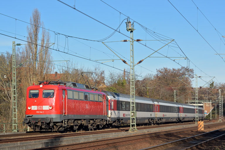115 114 mit IC 183 bei km 14,6 (Dezember 2016)