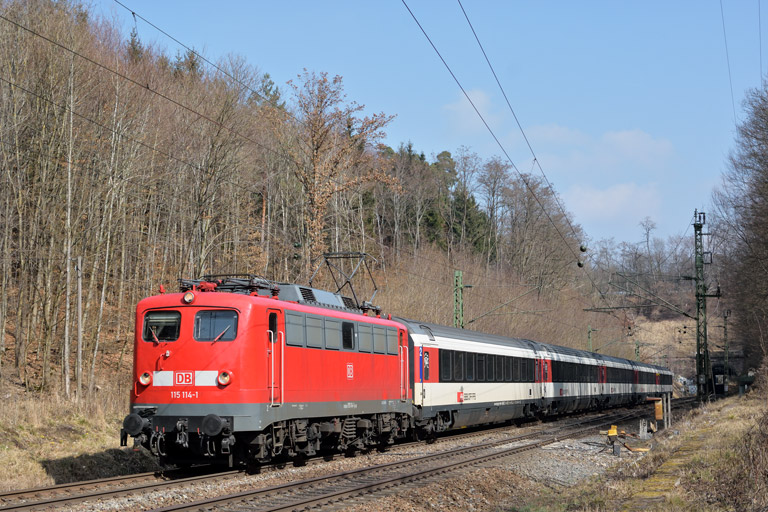 115 114 mit IC 185 bei km 18,0 (M&auml;rz 2016)