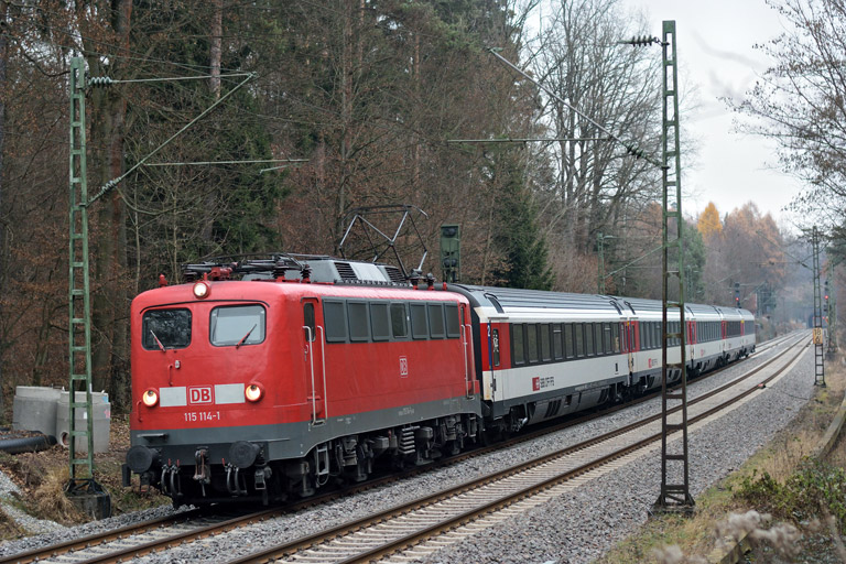 115 114 mit IC 187 bei km 18,6 (Dezember 2016)