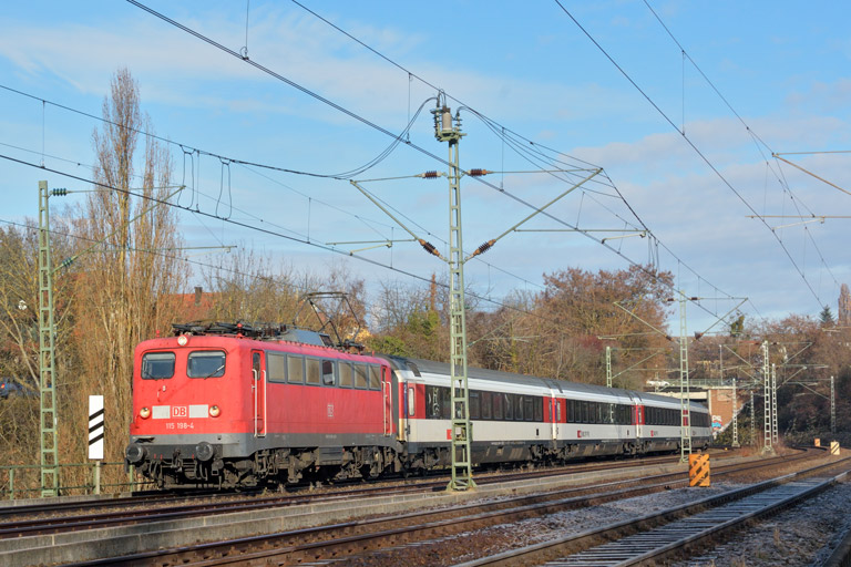 115 114 mit IC 183 bei km 14,6 (Dezember 2016)