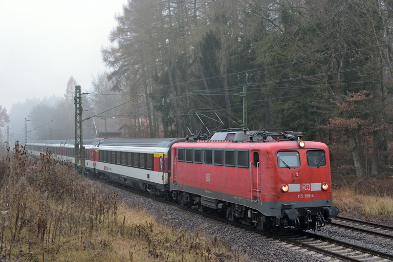 115 114 mit IC 282 bei km 18,2 (Dezember 2016)