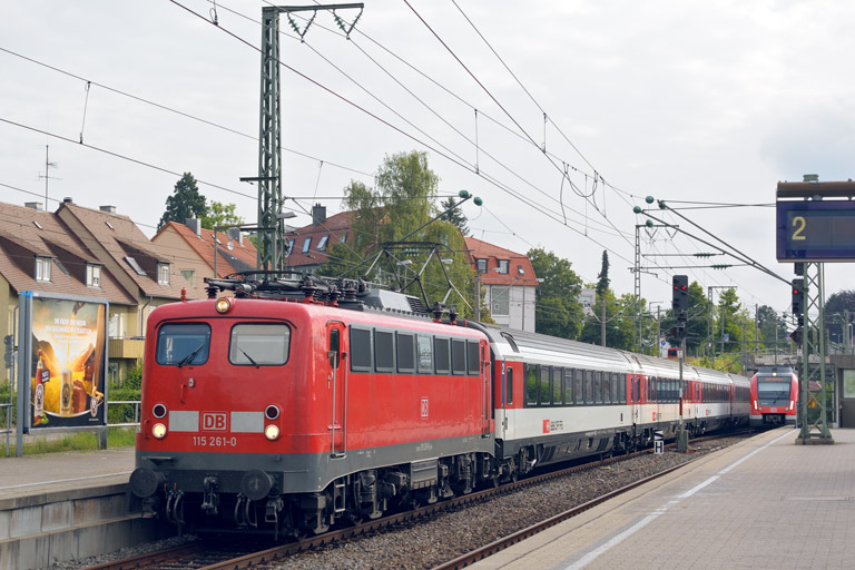 115 261 mit IC 181 bei km 15,6 (Juli 2016)