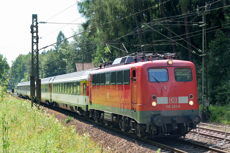 115 261 mit IC 186 bei km 18,2 (Juli 2016)