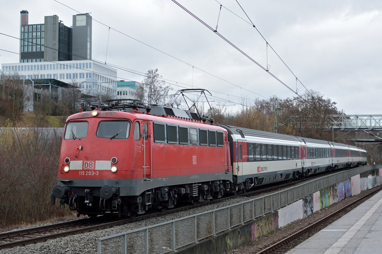 115 293 mit IC 185 bei km 14,2 (Februar 2016)