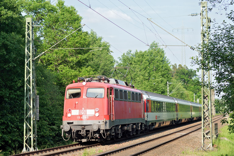 115 459 mit IC 283 bei km 22,2 (Juni 2016)