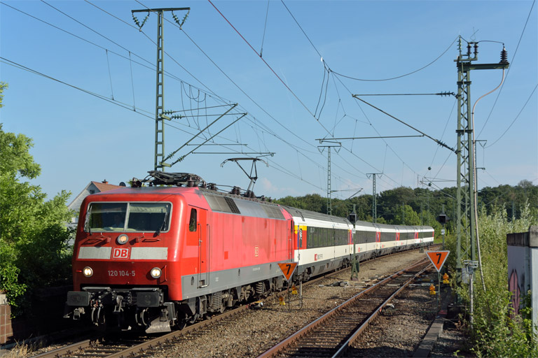 120 104 mit IC 184 bei km 16,8 (August 2016)