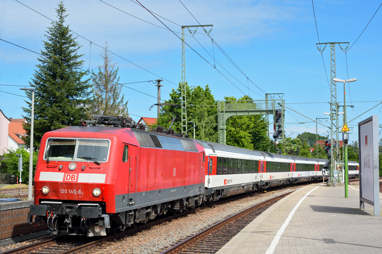 120 145 mit IC 183 bei km 16,8 (Juli 2016)