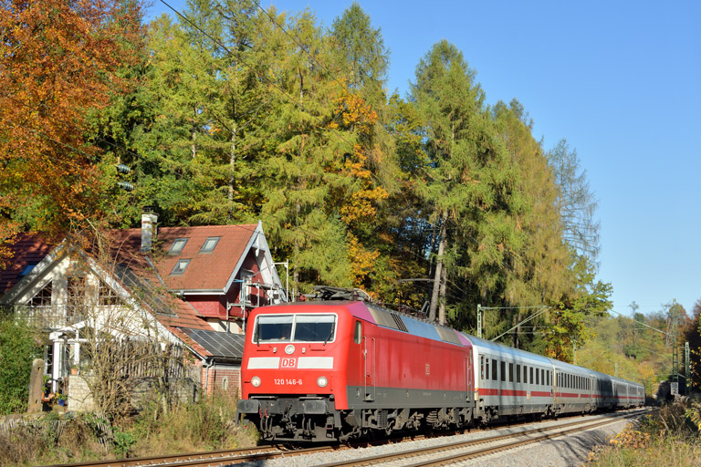 120 146 mit IC 2567 bei km 18,2 (Oktober 2016)