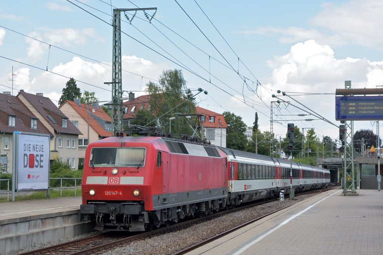 120 147 mit IC 187 bei km 15,6 (August 2016)