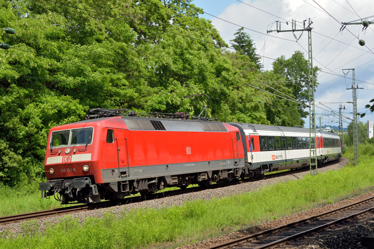 120 159 mit IC 185 bei km 17,4 (Juni 2016)