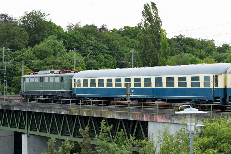 140 128 mit Lr 91341 bei km 14,6 (Juni 2016)