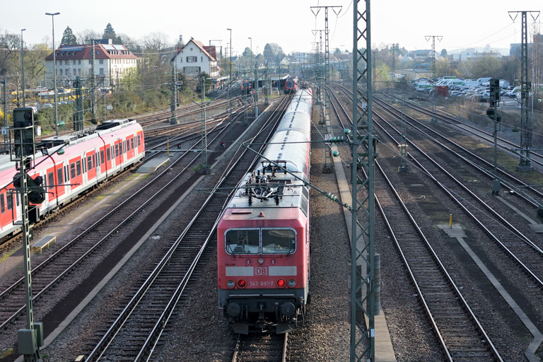 143 091 mit RE 19074 bei km 15,8 (April 2016)